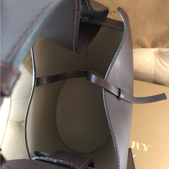 Burberry bucket style handbag with wristlet. - Picture 6 of 9